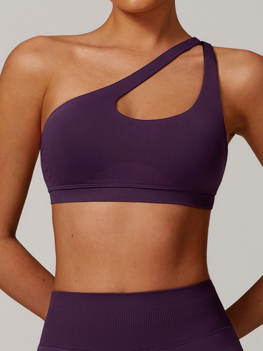 Solid Color Hollow Back Tailored Sports Bra